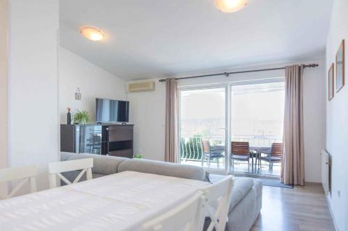 Posteľ alebo postele v izbe v ubytovaní Apartments in Biograd na Moru 8034