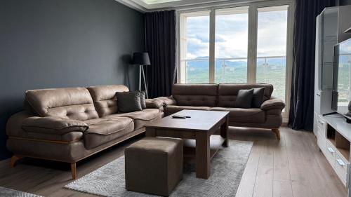 Penthouse Views-Free Pool & Spa
