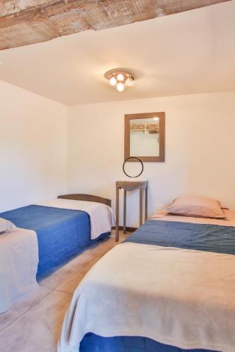 Katil atau katil-katil dalam bilik di Domaine d'AROMM - Chambres d'hotes & gites - Piscine, Etangs & Animaux - Au calme