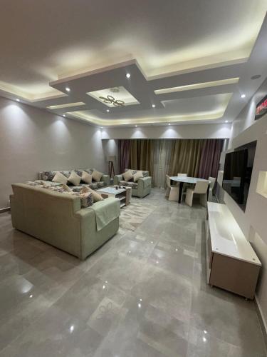 شقه مفروشه 3 غرف امام سيتي ستارز