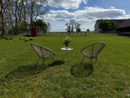 Zahrada ubytování Siedlisko Stara Poczta Podlasie z jacuzzi i dużym ogrodem