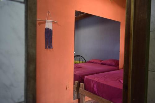 a mirror in a room with two beds at Il Delfino Pavones in Pavones