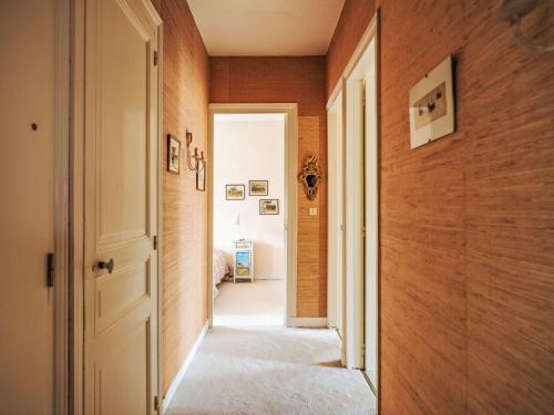 a hallway with a door leading to a bedroom at Apartment L'écluse-3 by Interhome in Dinard