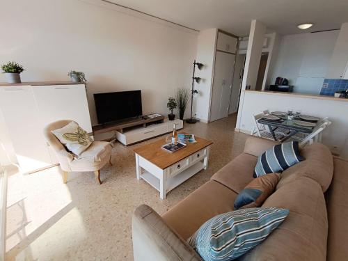 un salon avec un canapé et une table basse dans l'établissement Apartment Le Méditerranée-4 by Interhome, à Fréjus