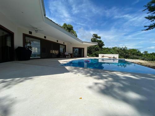 a swimming pool in the backyard of a house at Villas Roma Del Mar in Playa Naranjo
