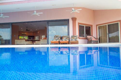 a swimming pool in a house at Villas Roma Del Mar in Playa Naranjo