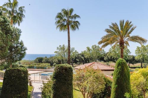Les pins bleus