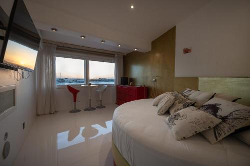 a bedroom with a large bed and a large window at Modern Apartment in Marina Las Tortugas in Progreso