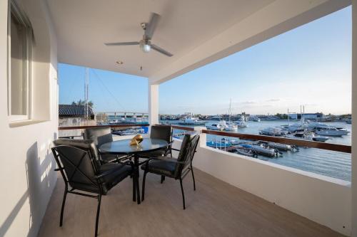 a balcony with a table and chairs and a view of a harbor at Modern Apartment in Marina Las Tortugas in Progreso