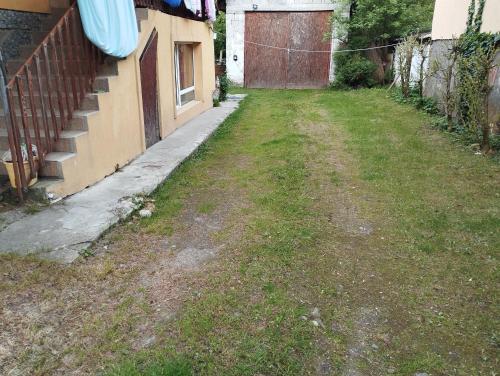 Vonkajšia záhrada v ubytovaní Tóth Apartman