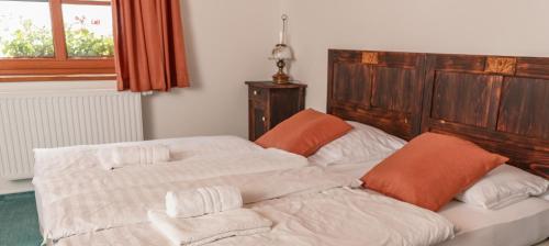 two beds sitting next to each other in a bedroom at Penzion Ztracený mlýn in Slapy