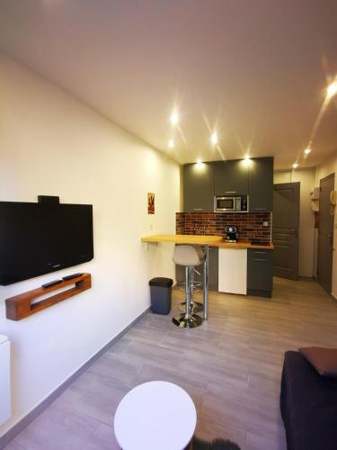 Cozy Studio in Juan les Pins 700m from Beach