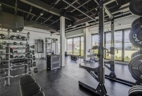a gym with a large room with equipment and windows at Downtown Cozy Vista DT Gym Free Parking in Salt Lake City
