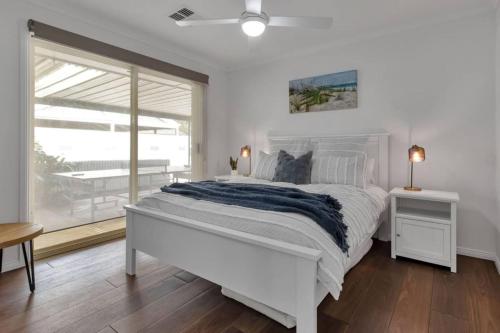 Katil atau katil-katil dalam bilik di Beach house at Port Willunga