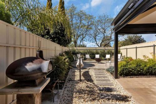 Taman di luar Beach house at Port Willunga