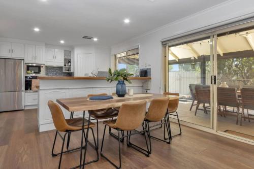 Dapur atau dapur kecil di Beach house at Port Willunga