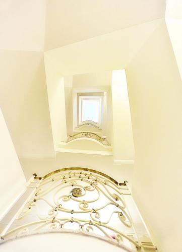 a white room with a ceiling with a window at Hotel Villa Fraulo in Ravello