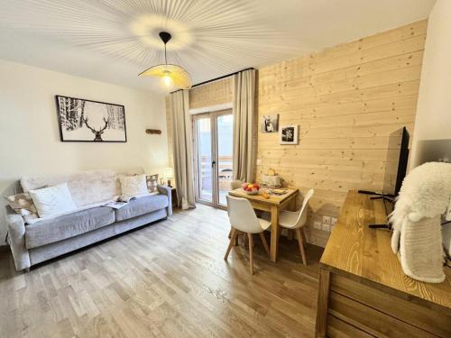 Photo de la galerie de l'établissement Résidence Le Living Stone B - COCON A LA MONTAGNE, CENTRE VARS-Tout inclus MAE-7691, à Vars