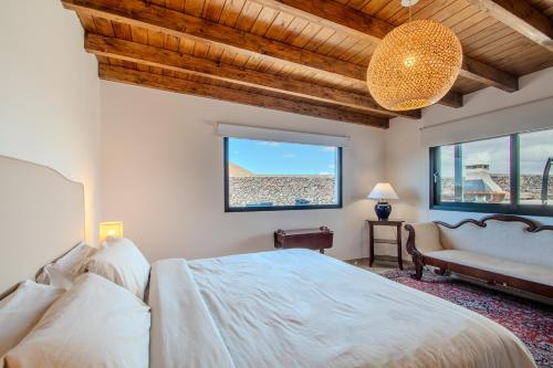 En eller flere senge i et værelse på Casa Mar de Lava -Escapada activa en Masdache, corazón de Lanzarote