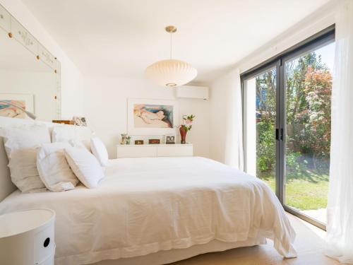 En eller flere senge i et værelse på Villa Espérance by Interhome