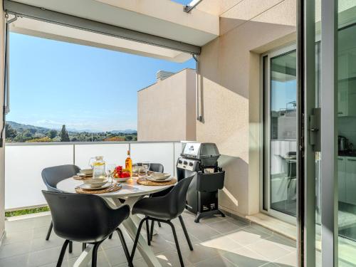 Apartment Arenal Boutique Suite-4 by Interhome