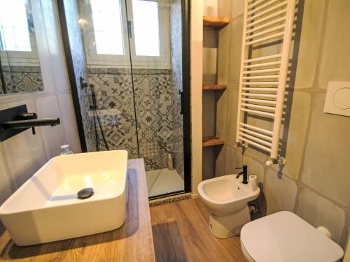 Bilik mandi di Studio Azzurra by Interhome