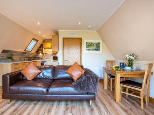 Ruang duduk di Chalet Sandpiper Lodge by Interhome