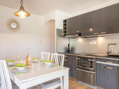 Apartment Les Regates-8 by Interhome