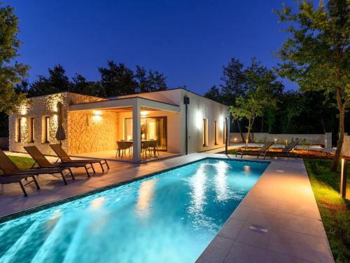 Villa Green Frame Garden East by Interhome