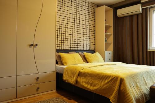 Ένα ή περισσότερα κρεβάτια σε δωμάτιο στο SkopjeLUX Apartments