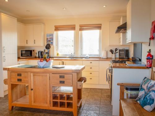 Η κουζίνα ή μικρή κουζίνα στο Holiday Home solas Alainn by Interhome