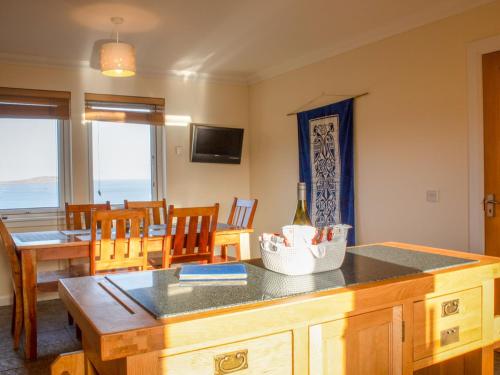 Μια τηλεόραση ή/και κέντρο ψυχαγωγίας στο Holiday Home solas Alainn by Interhome