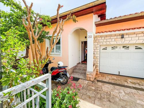 Holiday Home Helen by Interhome