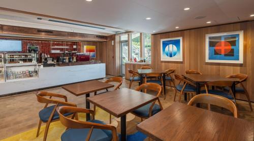 Khu vực ghế ngồi tại Aspen Meadows Resort