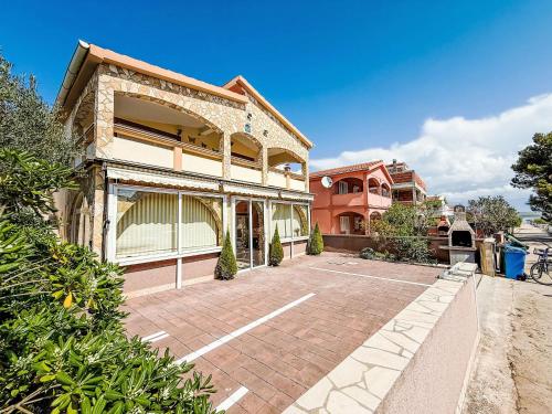 Apartment Nachtigall Vir-1 by Interhome