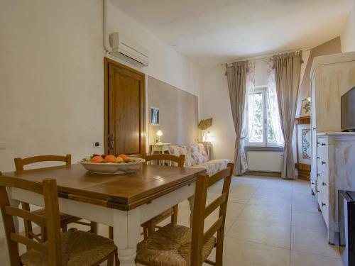 Μια τηλεόραση ή/και κέντρο ψυχαγωγίας στο Apartment Bianco by Interhome