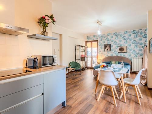 Η κουζίνα ή μικρή κουζίνα στο Apartment Piazza San Giuseppe-5 by Interhome
