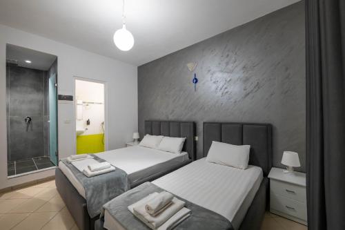 Hotel Two Mermaids Ksamilにあるベッド