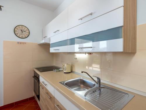 Apartment Limun-1 by Interhome