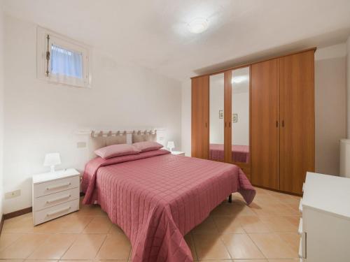 Ένα ή περισσότερα κρεβάτια σε δωμάτιο στο Apartment Viola by Interhome