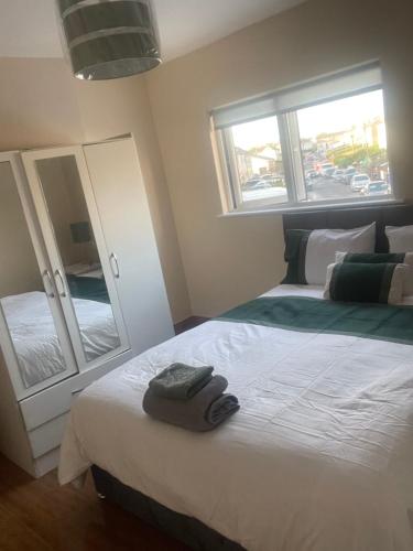 Postel nebo postele na pokoji v ubytování Rooms with Cont Breakfast Galway City