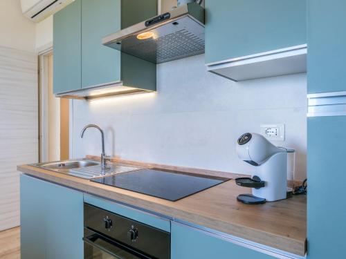 Dapur atau dapur kecil di Apartment Salvia by Interhome