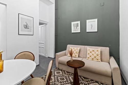 a living room with a couch and a table at City Center I At Stadtpark I 1 Minute to Metro in Vienna
