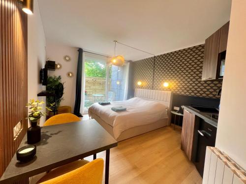 Art Deco Studio avec terrasse aux portes du parc