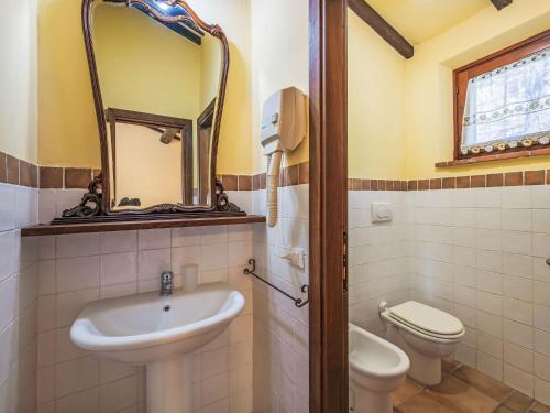 Ένα μπάνιο στο Holiday Home Giuncheto-3 by Interhome
