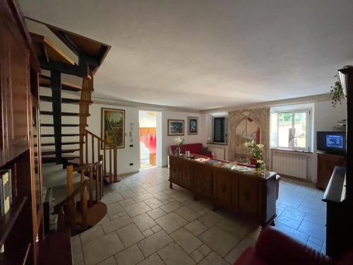 TV a/nebo společenská místnost v ubytování Casa Garfagnana