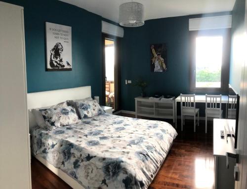 Stylish spacious 3-bedroom apartment, open-space kitchen, 3 balconies!