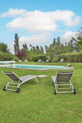 Taman di luar Domaine d'AROMM - Chambres d'hotes & gites - Piscine, Etangs & Animaux - Au calme