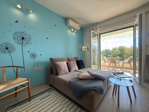 a living room with a couch and a table at Apartment Chiara in Tučepi