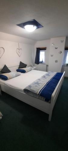 a bedroom with two beds with blue sheets at Ferienhaus Grietjes Huus in Krummhörn